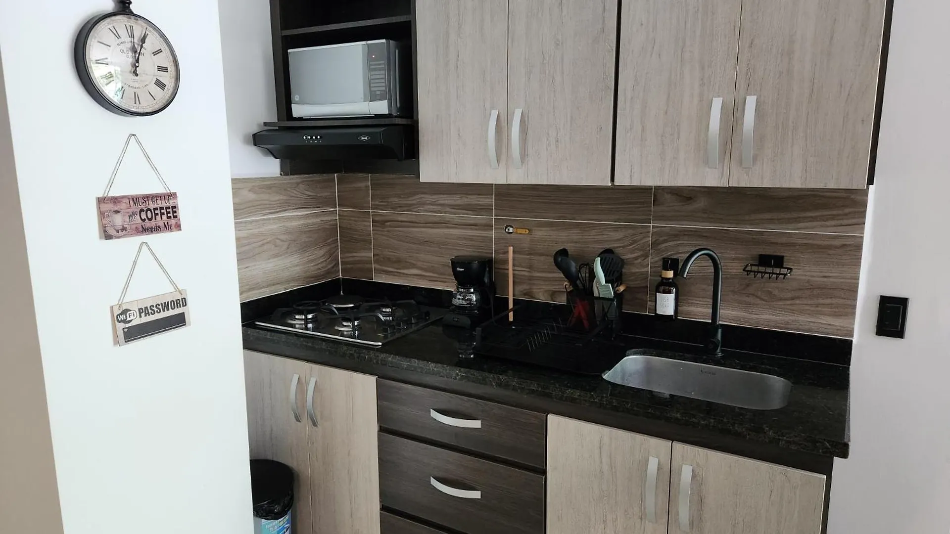 Hermoso Apartamento En Laureles*Aire Acondicionado 메딜린 0*,  콜롬비아